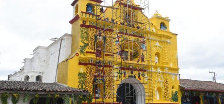 Iglesia de San Andrés Xecul empieza a recobrar su característico colorido