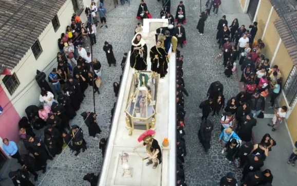 Entre incienso y aserrín: así se vivió el Viernes Santo en Guatemala este 2026