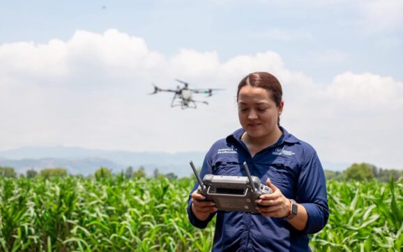 Tecnología agrícola de nivel internacional llega al campo salvadoreño con uso de drones