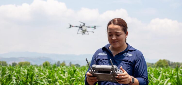Tecnología agrícola de nivel internacional llega al campo salvadoreño con uso de drones