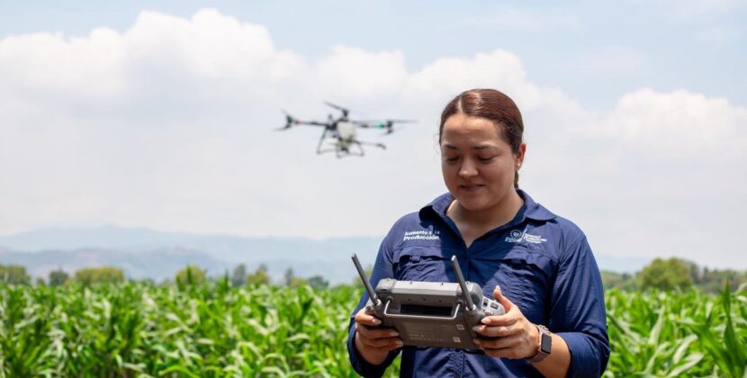 Tecnología agrícola de nivel internacional llega al campo salvadoreño con uso de drones