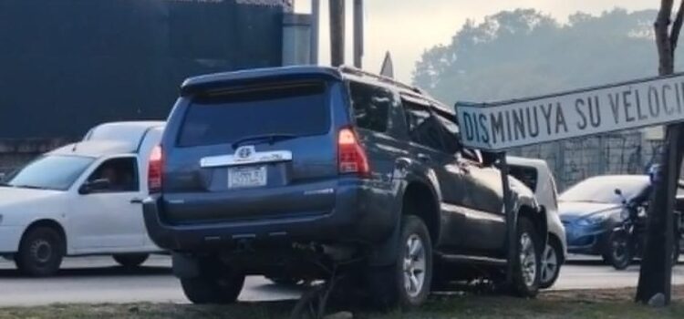 Colisión deja a uno de los conductores herido en zona 17