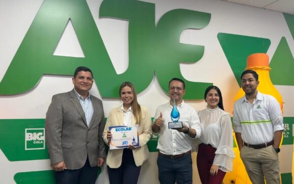 AJE Nicaragua destaca en sostenibilidad con reconocimiento global de Ecolab R3