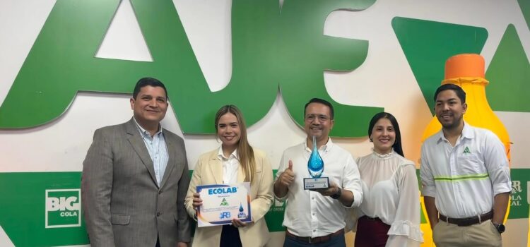 AJE Nicaragua destaca en sostenibilidad con reconocimiento global de Ecolab R3
