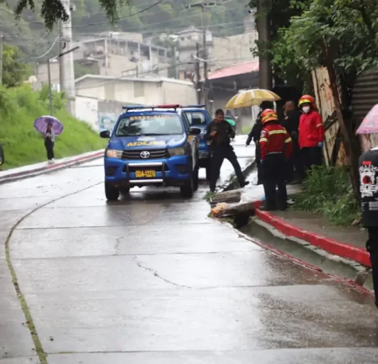 Tragedia por las lluvias: correntada arrastra a menor de 13 años en la zona 18