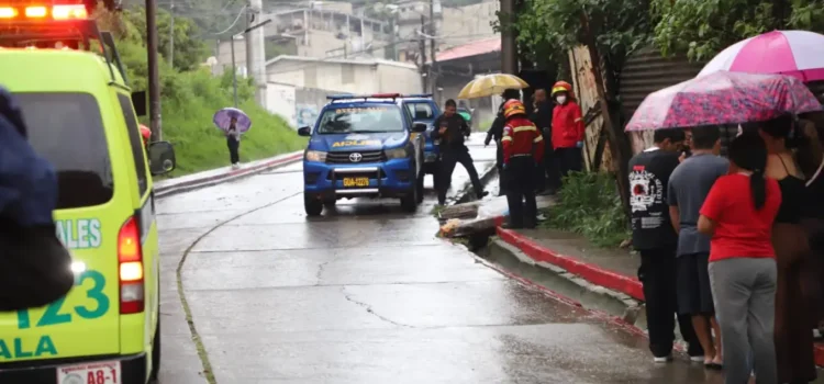 Tragedia por las lluvias: correntada arrastra a menor de 13 años en la zona 18