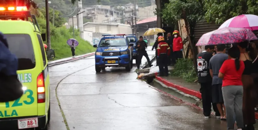 Tragedia por las lluvias: correntada arrastra a menor de 13 años en la zona 18