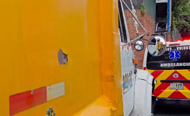 Ocupantes de camión recolector de basura salen ilesos tras incidente armado en la zona 11