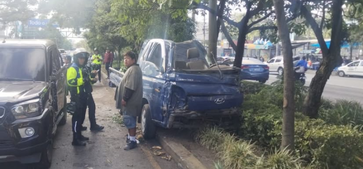 Un fallecido, heridos y vehículos destruidos en accidentes registrados este 1 de agosto