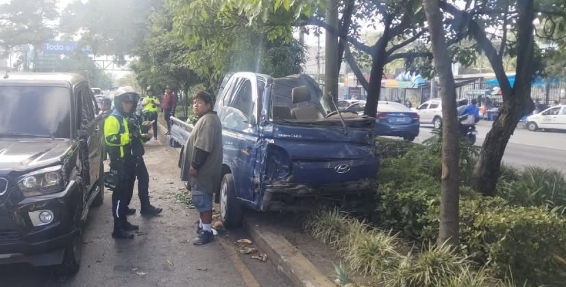 Un fallecido, heridos y vehículos destruidos en accidentes registrados este 1 de agosto