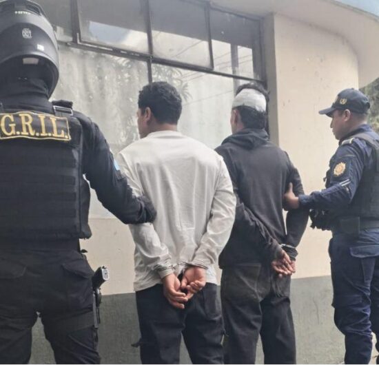 Los presuntos asaltantes que habrían intentado robar un vehículo en zona 10
