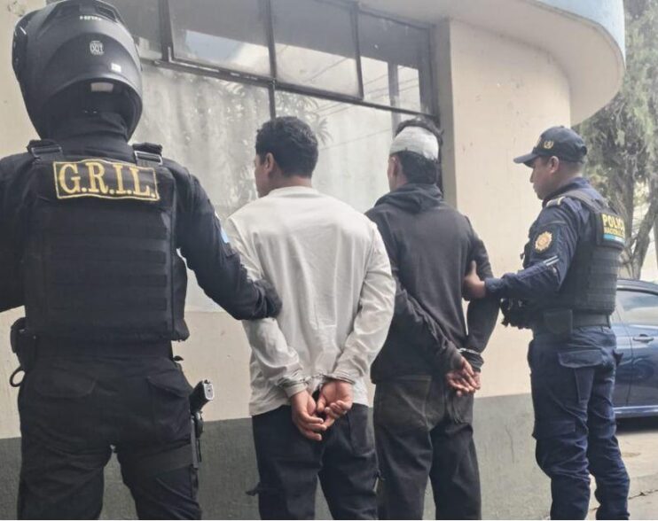 Los presuntos asaltantes que habrían intentado robar un vehículo en zona 10