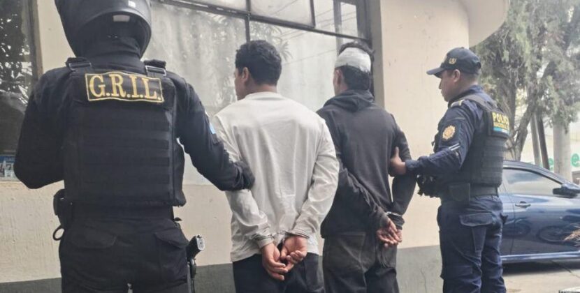 Los presuntos asaltantes que habrían intentado robar un vehículo en zona 10