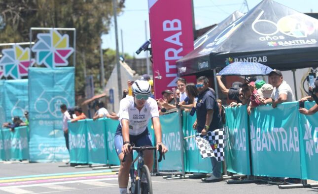 Angie Londoño gana la primera etapa de la Vuelta Ciclística Femenina