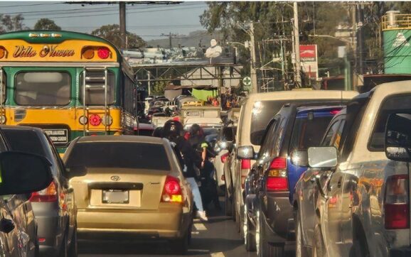 Percances viales generan caos vehicular en la ruta al Pacífico este viernes