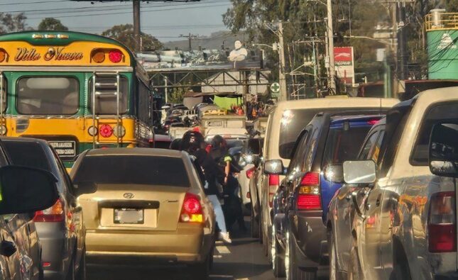Percances viales generan caos vehicular en la ruta al Pacífico este viernes