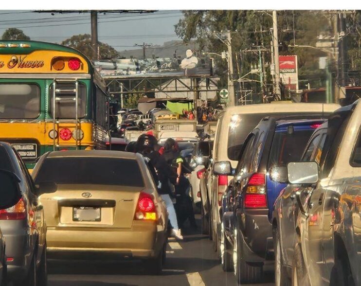 Percances viales generan caos vehicular en la ruta al Pacífico este viernes