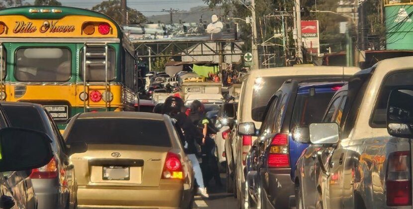Percances viales generan caos vehicular en la ruta al Pacífico este viernes