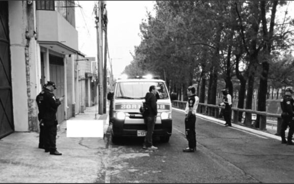 Localizan a un hombre sin vida en carril auxiliar del Periférico