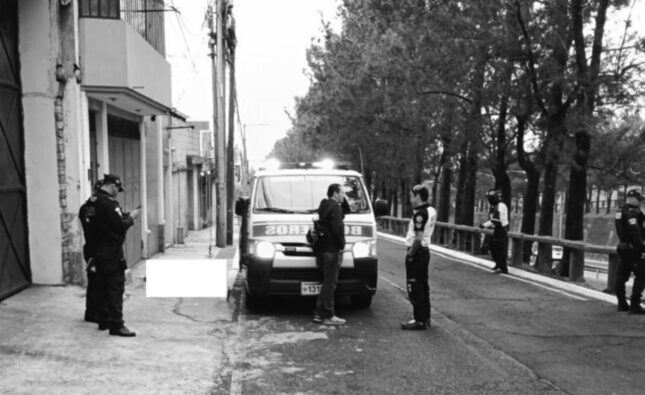 Localizan a un hombre sin vida en carril auxiliar del Periférico