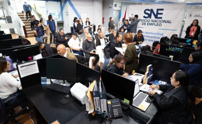 Feria de empleo en zona 1 ofrece 80 plazas para personas mayores