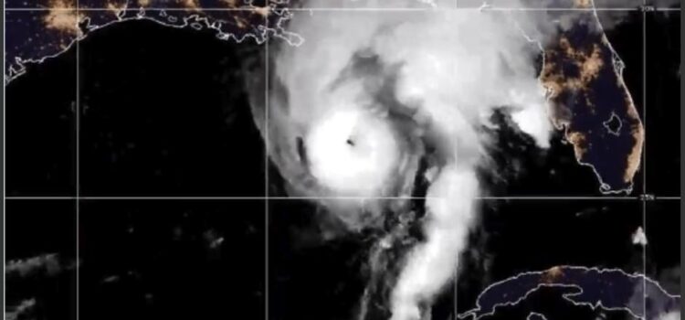 Huracán Isaías se fortalece a categoría 3 y se dirige hacia EE.UU.
